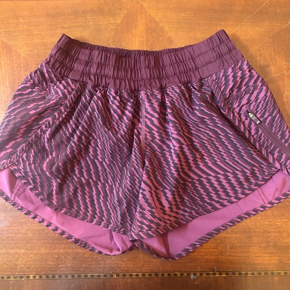 Lululemon Tracker Short III *4-way Stretch - Picture 2 of 5